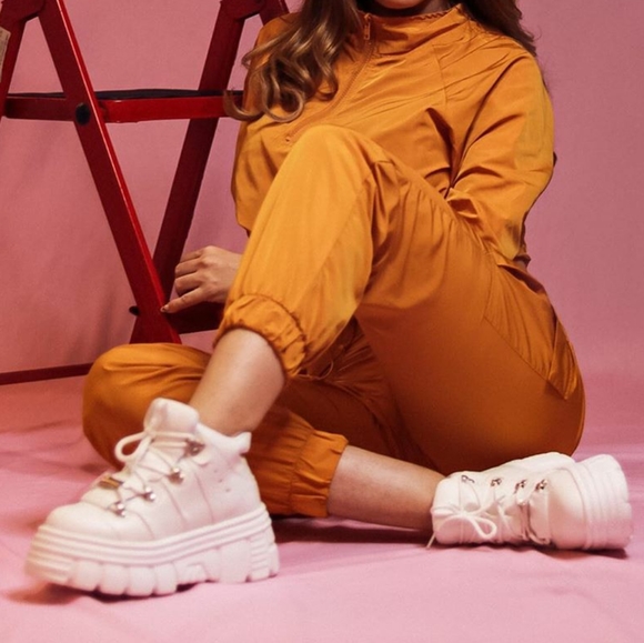 𝙇𝙖𝙨𝙩 𝙎𝙞𝙯 5.5 🖤Moon Walk Lace-Up Platform - Picture 4 of 9